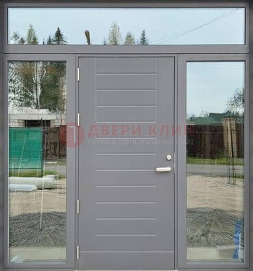 Серая стальная дверь с панелью МДФ и стеклянными фрамугами ДФГ-28 в Хотьково