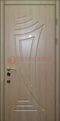 Светлая железная дверь с МДФ ДМ-153 в Хотьково