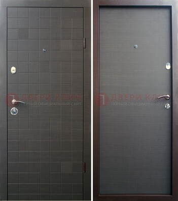 Черная железная дверь со коричневой МДФ внутри ДМ-227 в Хотьково