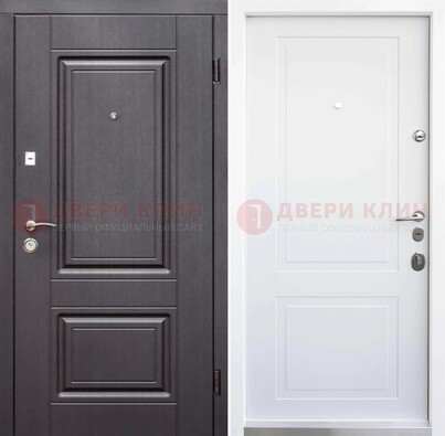 Темная входная дверь c коричневой филенчатой МДФ внутри ДМ-238 в Хотьково