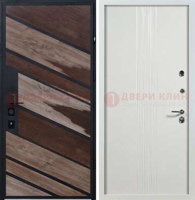 Железная коричневая дверь со светлой МДФ внутри ДМ-310 в Хотьково