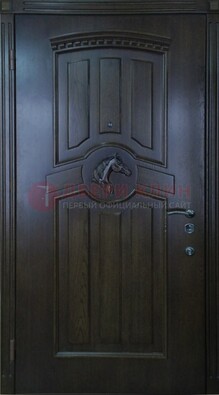 Темная металлическая дверь с массивом дуба с рисунком ДМД-25 в Хотьково