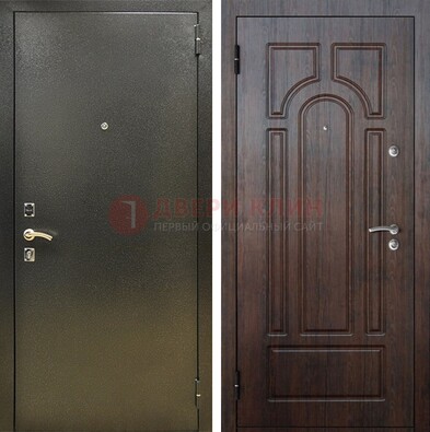 Железная темно-серая дверь с порошковым напылением и МДФ Тисненый орех ДП-275 в Хотьково