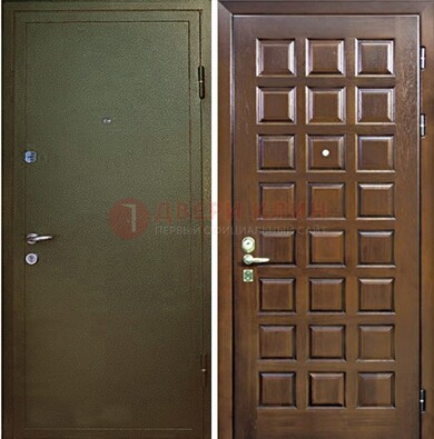 Зеленая входная дверь с порошковым окрасом ДП-64 в Хотьково