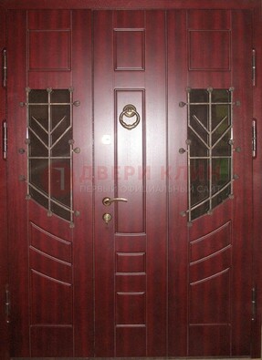 Парадная дверь со вставками из стекла и ковки ДПР-34 в загородный дом в Омске