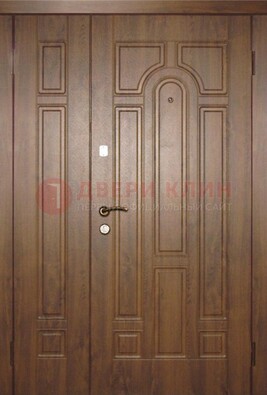 Двухстворчатая коричневая парадная дверь ДПР-48 в Хотьково