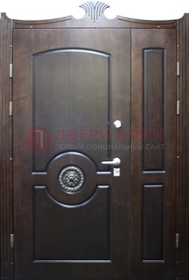 Коричневая парадная дверь с украшением ДПР-52 с утеплением в Хотьково