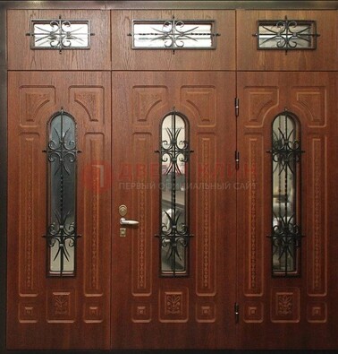Парадная дверь с металлическими вставками и ковкой ДПР-72 в дом в Челябинске