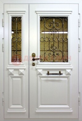 Белая парадная металлическая дверь со стеклом и ковкой ДПР-83 в Хотьково