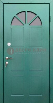 Зеленая стальная дверь со стеклом для дома ДС-28 в Хотьково