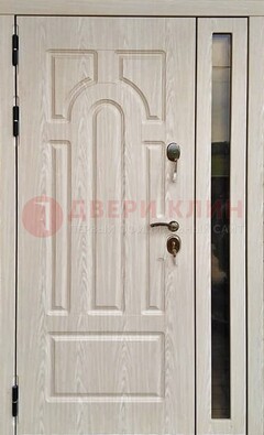 Белая металлическая дверь со стеклом ДС-68 в Хотьково