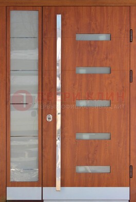 Коричневая металлическая дверь со стеклом ДС-72 в Хотьково