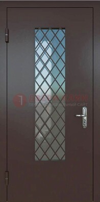 Темная металлическая дверь с решеткой и стеклом ДС-7 в Хотьково