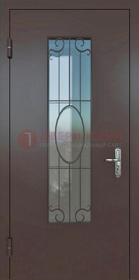 Коричневая наружная железная дверь со стеклом и ковкой ДСК-100 в Хотьково