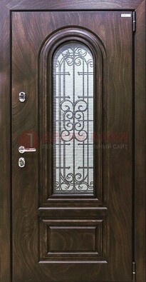 Темная филенчатая железная дверь со стеклом и ковкой ДСК-102 в Пскове