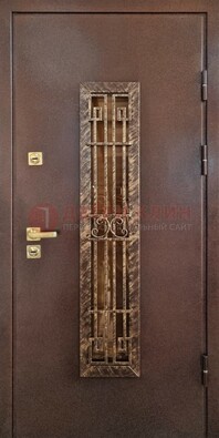 Металлическая дверь с порошковым напылением со стеклом и ковкой ДСК-110 в Хотьково
