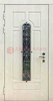 Светлая стальная дверь со стеклом и ковкой ДСК-118 в Хотьково