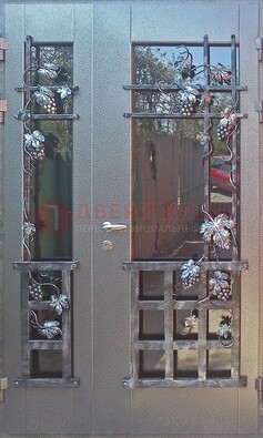 Распашная уличная дверь Порошок со стеклом и ковкой ДСК-221 в Хотьково