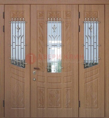 Резная полуторная железная дверь с массивом и стеклом ДСК-254 в Сочи