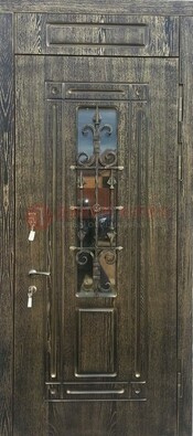 Зеленая входная дверь со стеклом и ковкой ДСК-67 в Хотьково