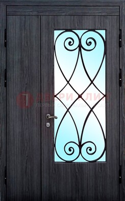 Стальная дверь со стеклом и ковкой ДСК-69 в деревянный дом в Хотьково