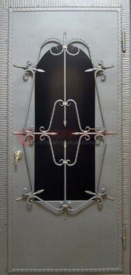 Железная дверь со стеклом и ковкой ДСК-74 для каркасного дома в Пскове