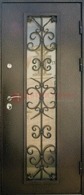 Входная дверь Дверь со стеклом и ковкой черного цвета ДСК-76 для веранды в Хотьково
