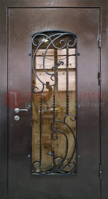 Металлическая дверь со стеклом и ковкой ДСК-95 для магазина в Архангельске