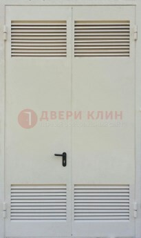 Белая металлическая техническая дверь с вентиляционной решеткой ДТ-6 в Липецке