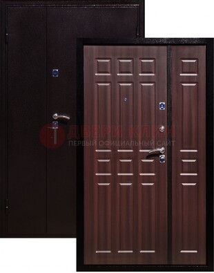 Коричневая металлическая тамбурная дверь ДТМ-24 в Химках
