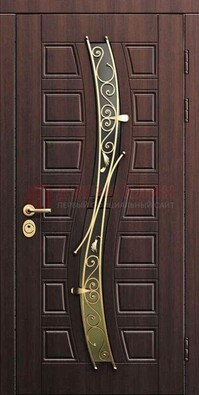 Уличная темная филенчатая дверь с виноритом и МДФ Итальянский орех ДВТ-142 в Хотьково