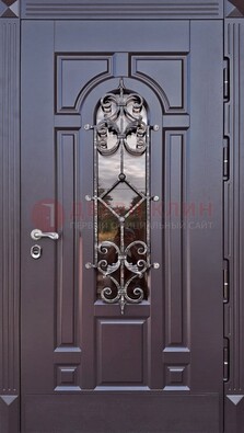 Темная уличная дверь с виноритом и стеклом с ковкой ДВТ-164 в Хотьково