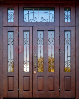 Коричневая парадная дверь с виноритом и ковкой ДВТ-168 в Хотьково