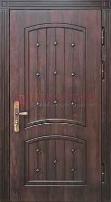 Коричневая уличная дверь с виноритом для дома ДВТ-235 в Хотьково