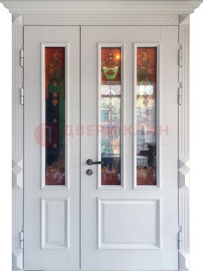 Белая полуторная металлическая дверь с витражом ВЖ-12 в Хотьково