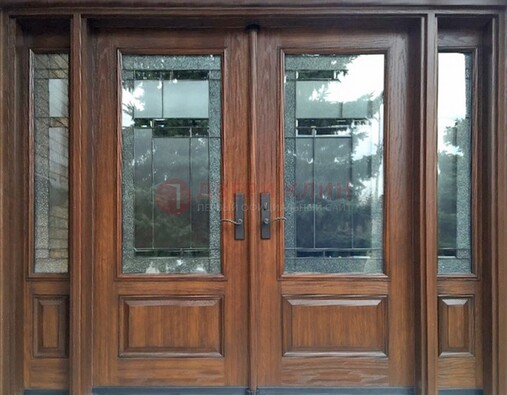Распашная стальная дверь с массивом с витражом и фрамугами ВЖ-21 в Хотьково