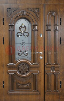 Коричневая двухстворчатая железная дверь с МДФ и витражом ВЖ-32 в Хотьково